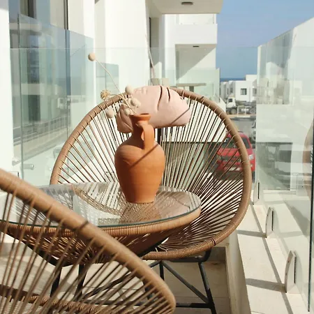 Boho Seaside In Cove Garden Apartament Kirenia